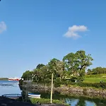 펜션 West End Waterfront *